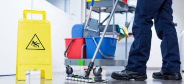 retail commercial cleaning service e1713437994915